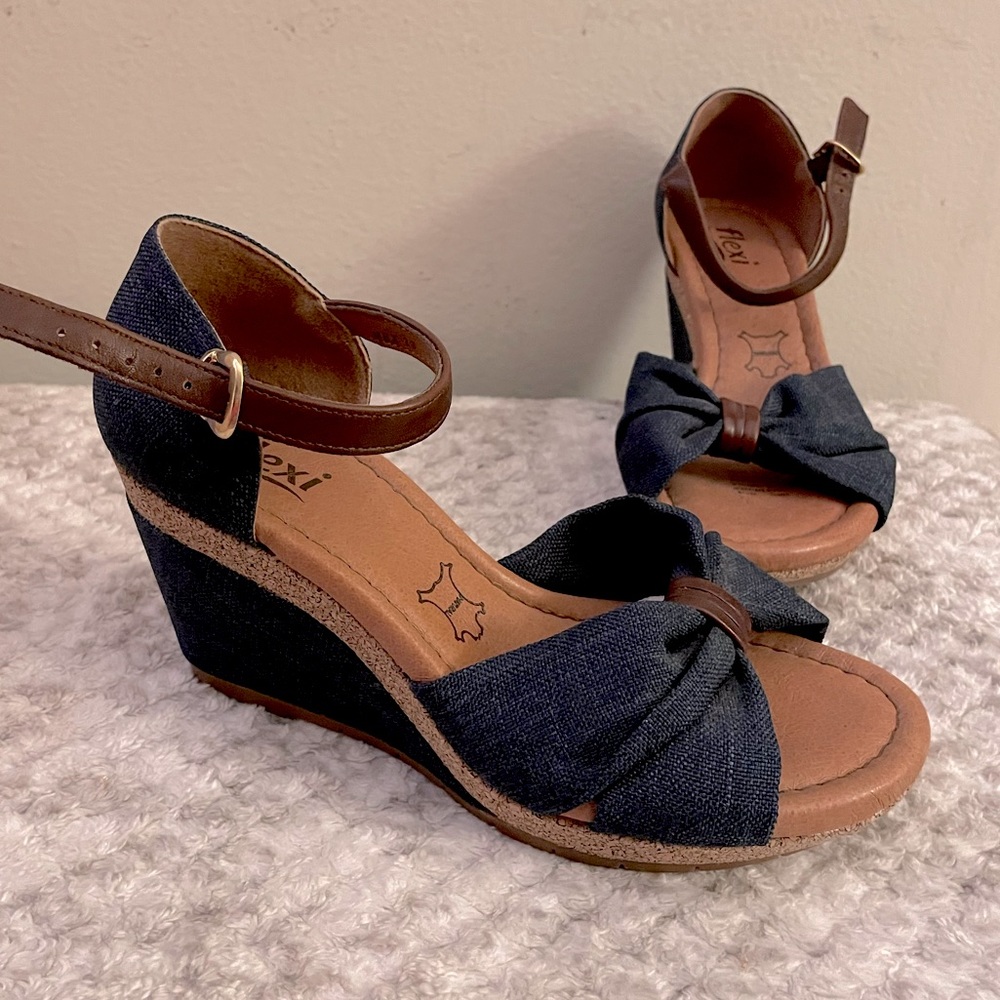 3-inch Bowtie Platform Sandals, Indigo, Women’s, 6, by Flexi (Brand New)